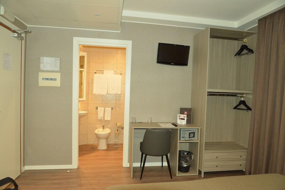 Hotel Tiempo Napoli Ngoại thất bức ảnh