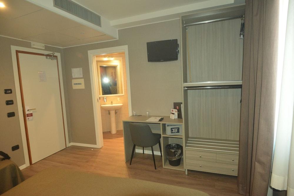 Hotel Tiempo Napoli Ngoại thất bức ảnh